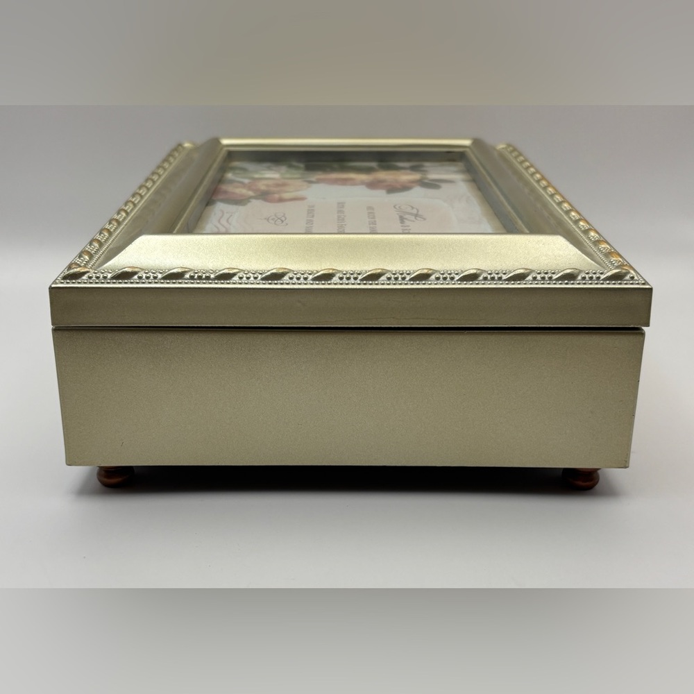 Beautiful Mother-themed Jewelry/Music Box with Swappable Picture Frame - Picture 9 of 13